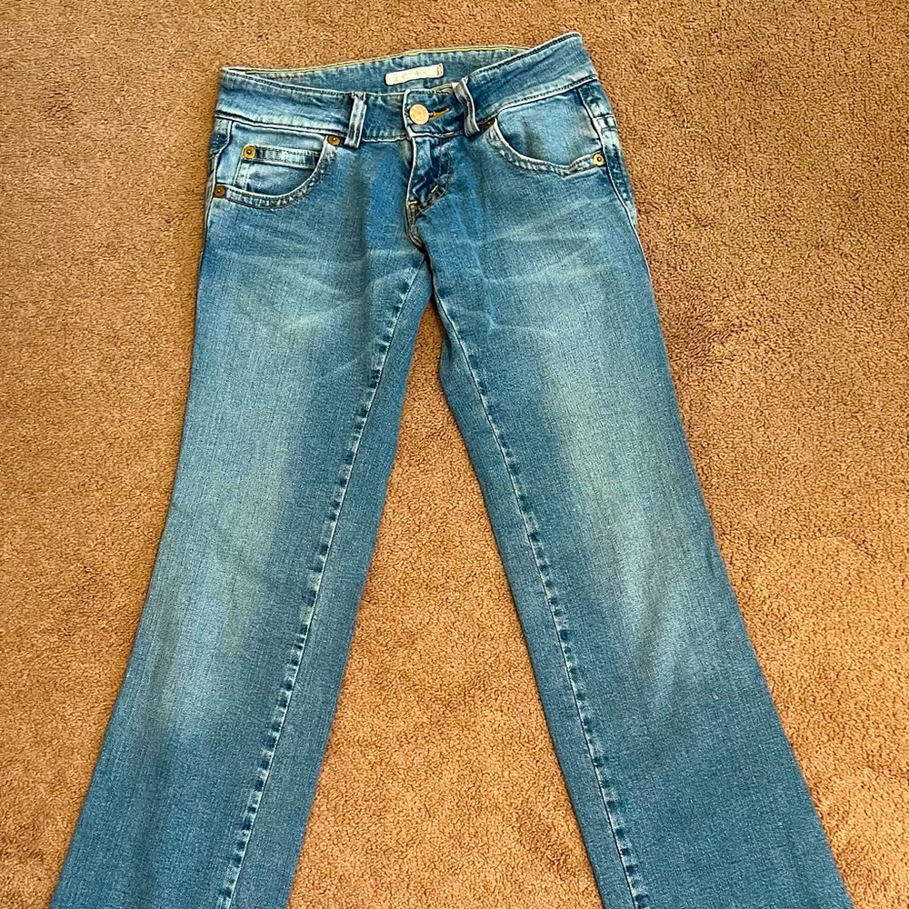 Women Levi’s jeans